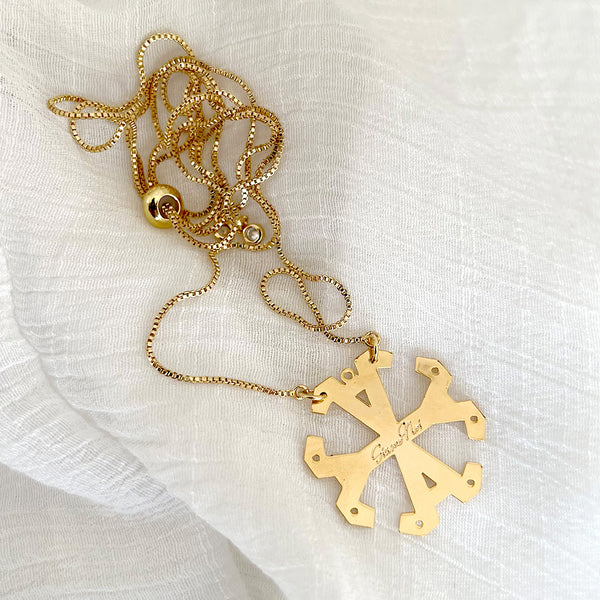 Collar ajustable de 18k Gold Filled, con doble placa Siamo Noi de 30mm