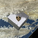 Dije de corazon, color blanco con borde de zircones y simbolo Siamo Noi en 18k Gold Filled, medida 3 x 3.5cm. Disponible en set con Zarcillos.