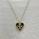 Dije de corazon, color blanco con borde de zircones y simbolo Siamo Noi en 18k Gold Filled, medida 3 x 3.5cm. Disponible en set con Zarcillos.