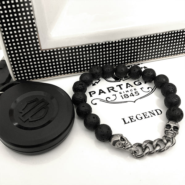 Pulsera de pepas negras con calaveras en acero