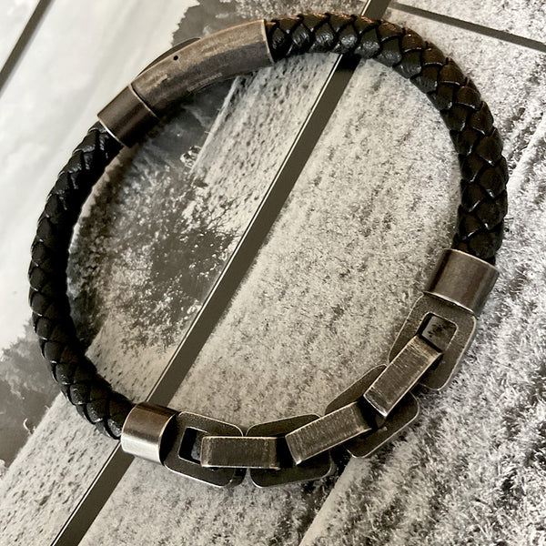 Pulsera negra con eslabón de acero