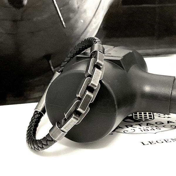 Pulsera negra con eslabón de acero