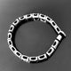 Pulsera de hilo grueso negro con huesos de acero