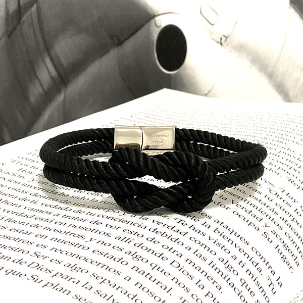 Pulsera Negra de cordón con nudo