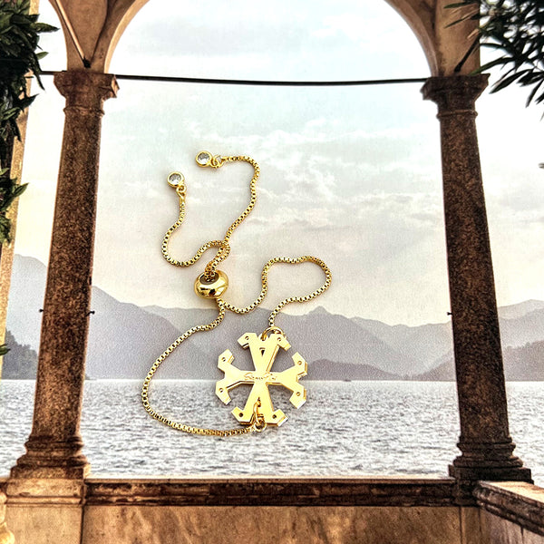 Our signature bracelet. Pulsera adjustable de cadena en 18k Gold Filled con placa Siamo Noi