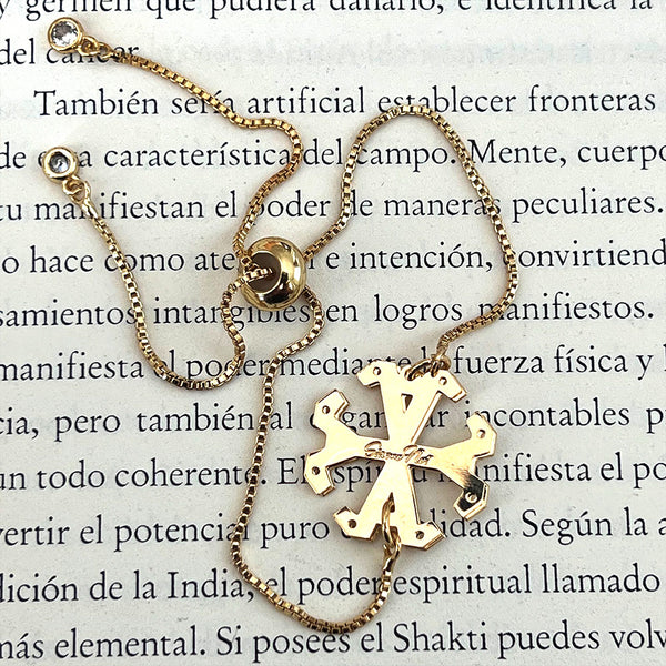 Our signature bracelet. Pulsera adjustable de cadena en 18k Gold Filled con placa Siamo Noi