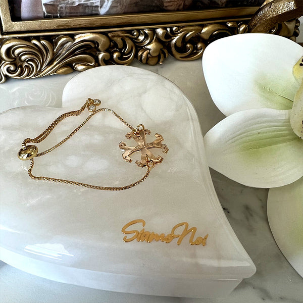 Our signature bracelet. Pulsera adjustable de cadena en 18k Gold Filled con placa Siamo Noi