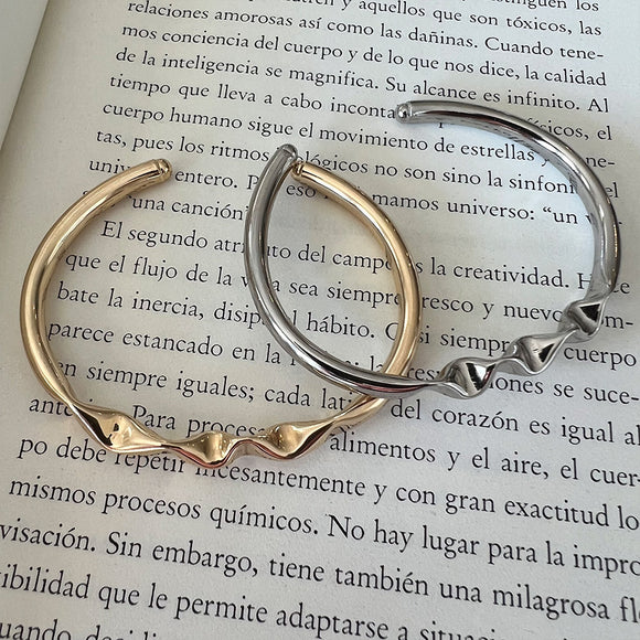 Juego de brazaletes twisted ajustables, 2 piezas, dorado y plateado, 18k Gold and Rhodium Filled