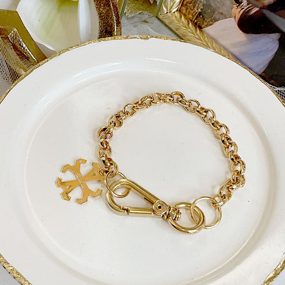 Pulsera dorada gruesa con trancadero estilo llavero