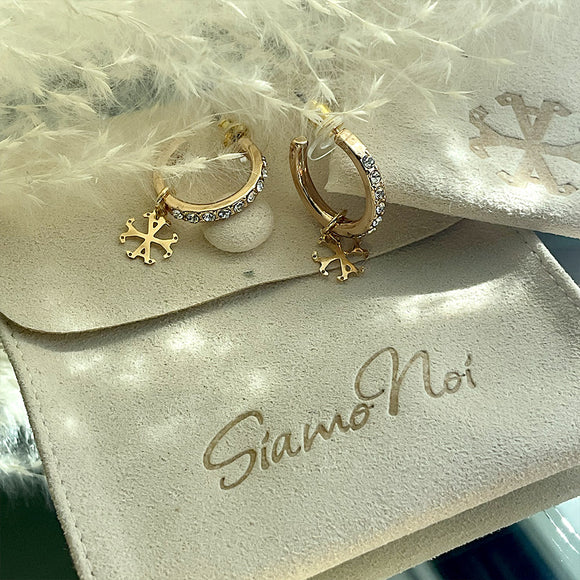 Argollas con zircones y simbolo Siamo Noi