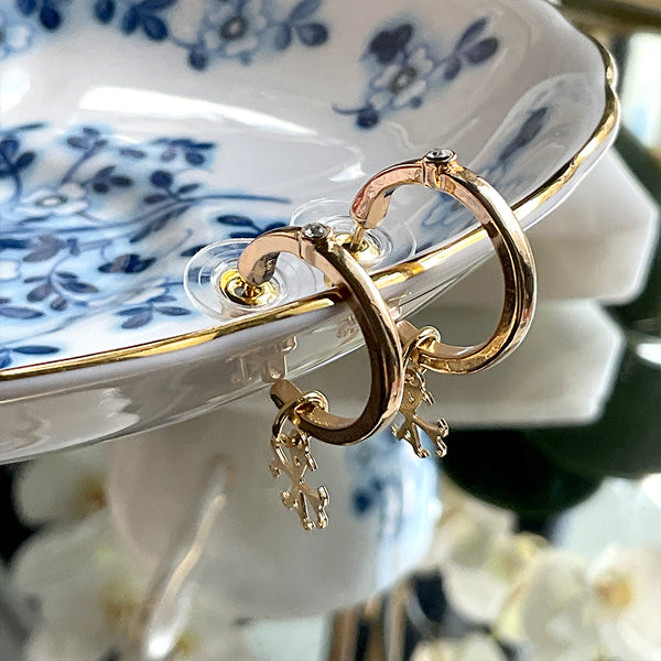 Argollas con zircon solitario y simbolo Siamo Noi